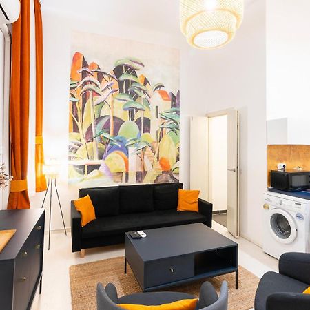 Modern Uniquely Designed Flat Andrassy Avenue And Oktogon Square Apartment Budapest Bagian luar foto